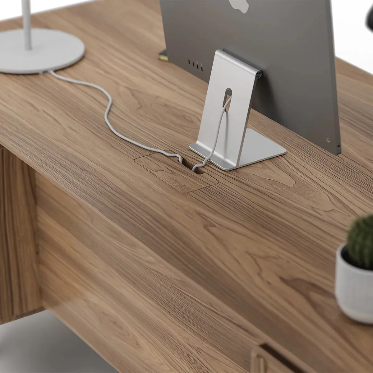 LINQ 6821 Executive Desk