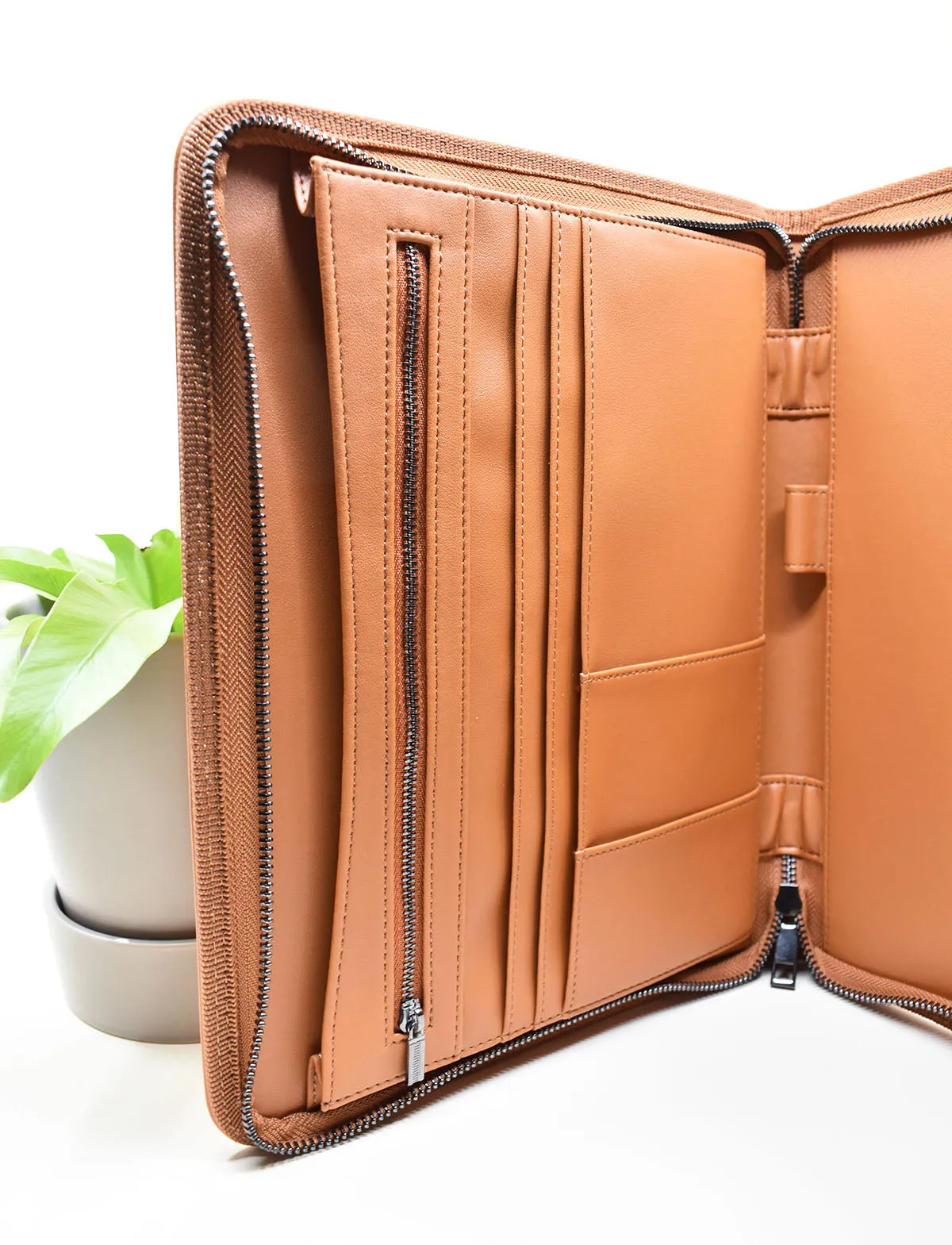 Ministry Organizer : Warm Brown